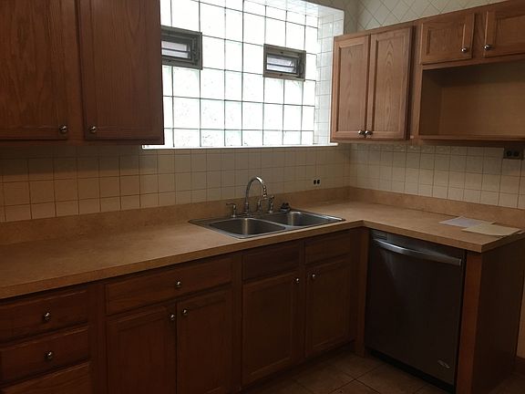 5th image of 8347 S Peoria St #1