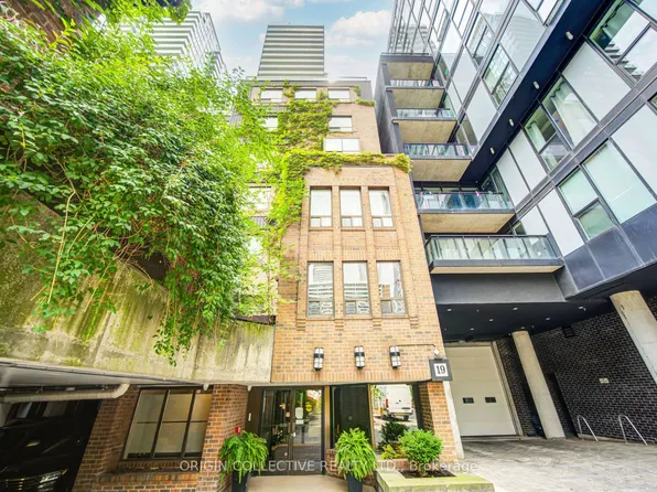 19 Dundonald St Unit 305, Toronto, ON M4Y 1K3