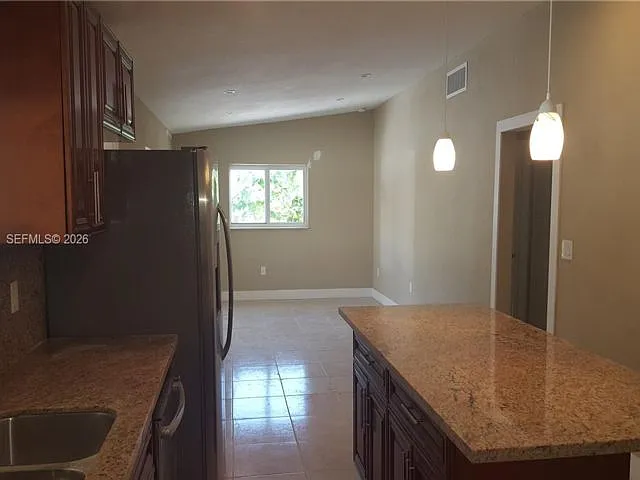 4 bed, 2.0 bath, 1248 sqft, $4,000 — Photo 3