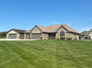 4923 Country Ln, Williston, ND 58801