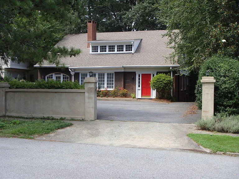 1400 Cornell Rd NE — Photo 1