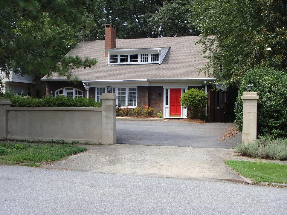 1400 Cornell Rd NE