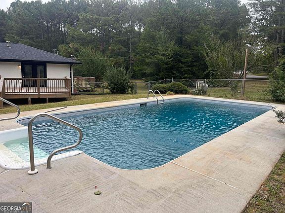 2nd image of 415 Crabapple Rd