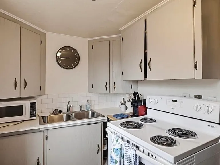 230 SE Spring St #1B — Photo 6