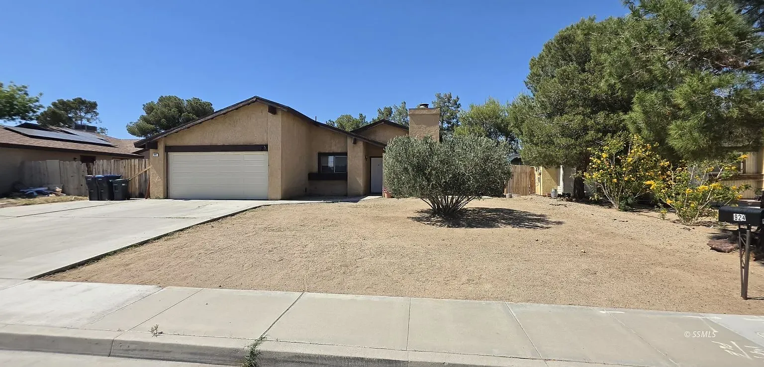 3 bed, 1339 sqft, $1,825 — Photo 1
