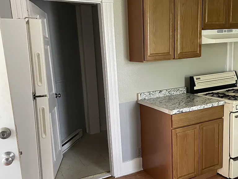 266 Pleasant St #4 — Photo 4
