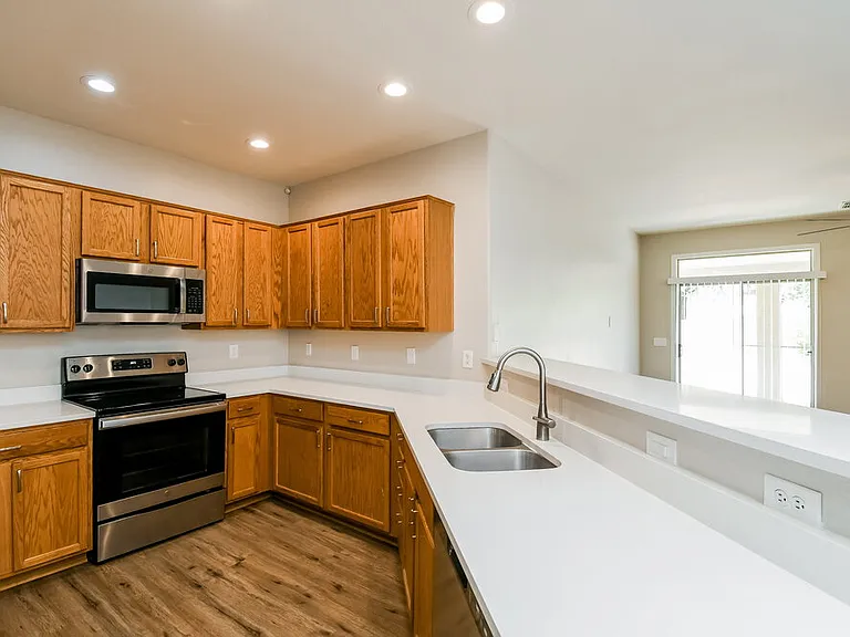 1062 E Nickleback St — Photo 7