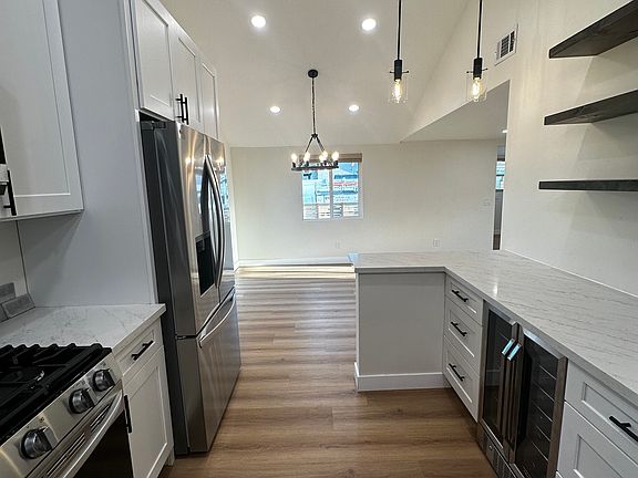4th image of 1656 Evergreen Ave #A