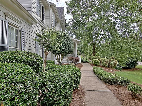 3rd image of 810 Carnellian Ln