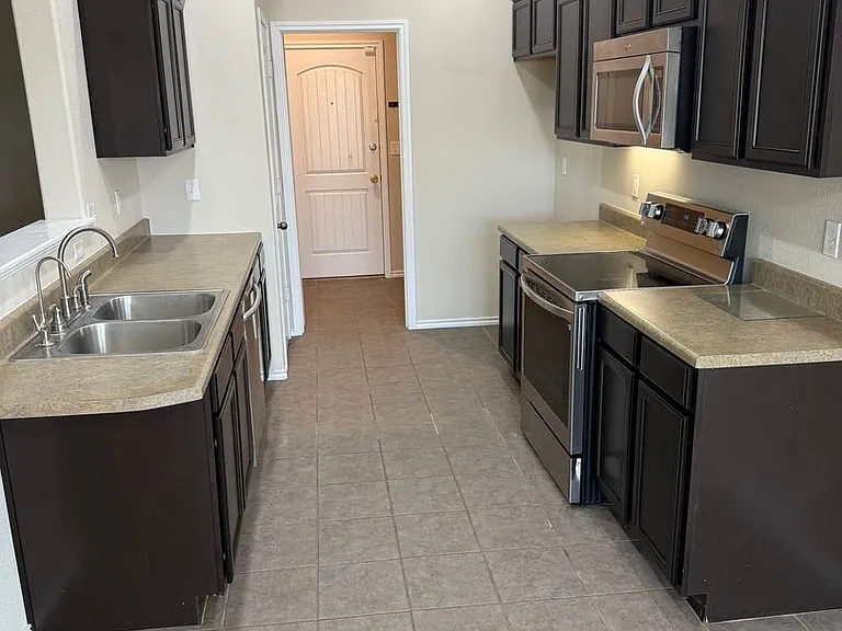 660 Duke Ave — Photo 6
