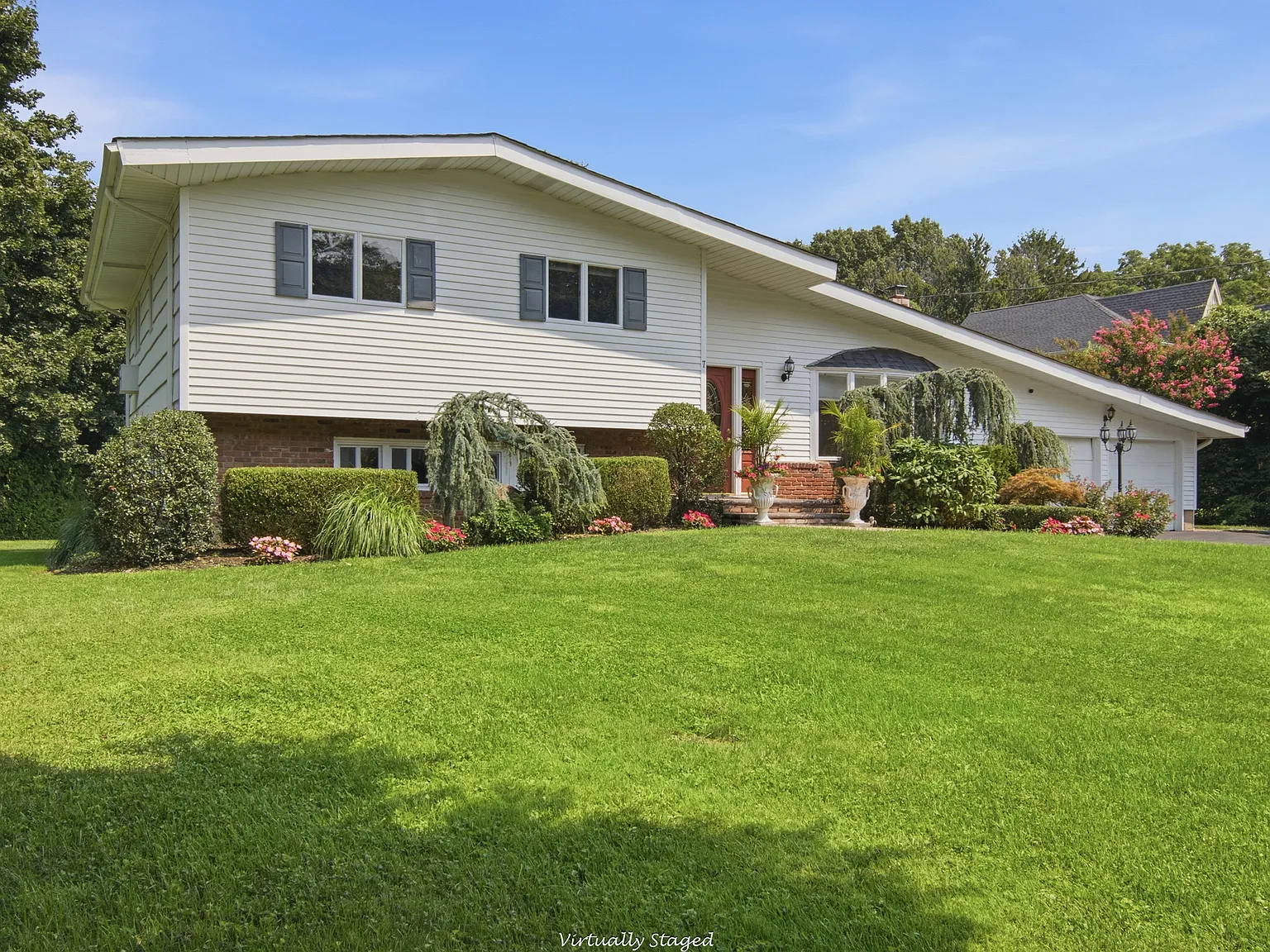 4 bed, 2000 sqft, $5,800 — Photo 1