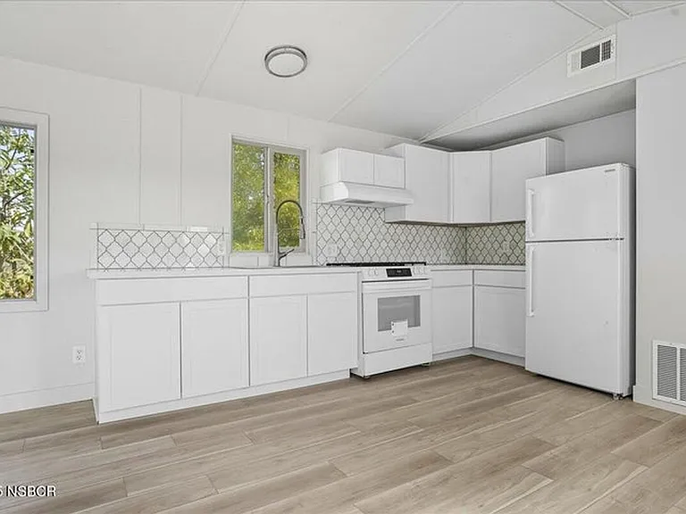 2935 E Clark Ave — Photo 12