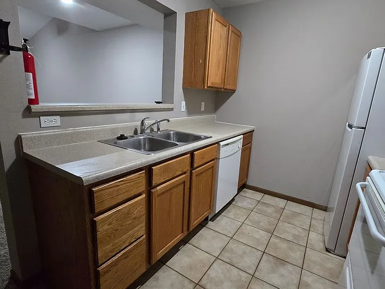 5713-5715 Canaveral Dr — Photo 3