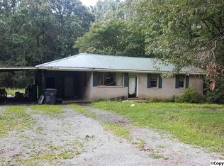 1013 Woodland St, Centre, AL 35960