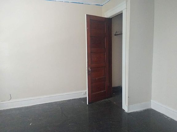 4th image of 3205 W 52nd St #2