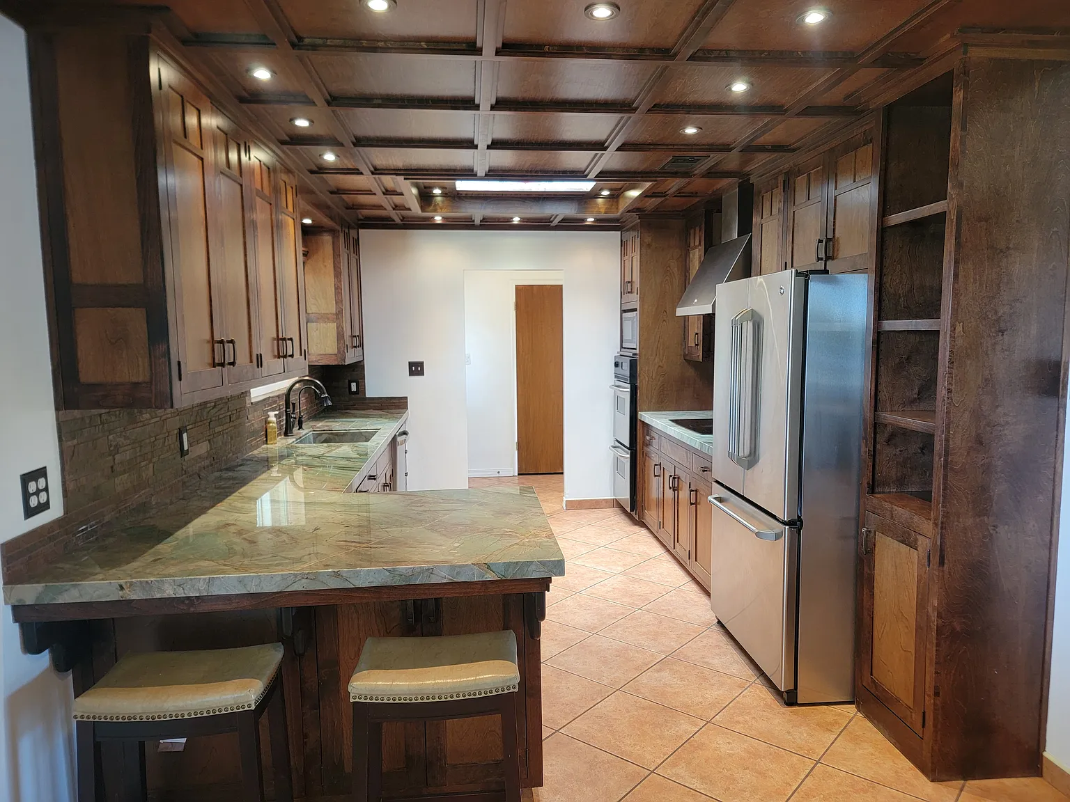 3 bed, 1880 sqft, $2,400 — Photo 4