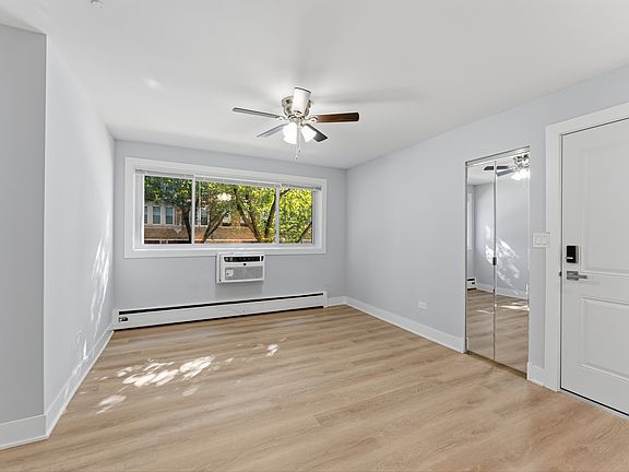 2nd image of 7603 N Greenview Ave APT 101