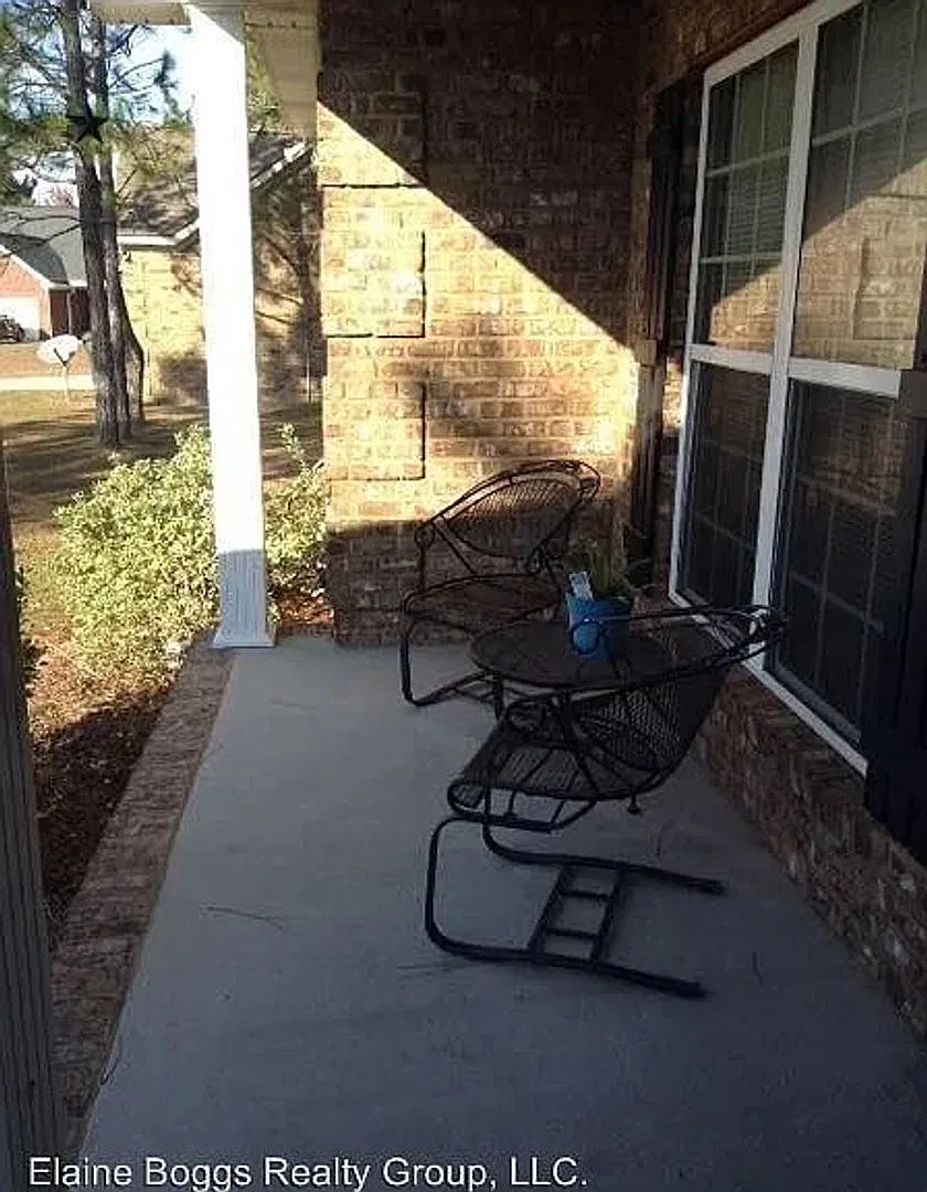 Beautiful 3 bedroom, 2 bath home is located in the Crossing Subdivision!! — Photo 3
