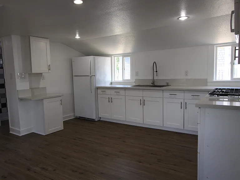 335 1/2 N Avenue 53 — Photo 6