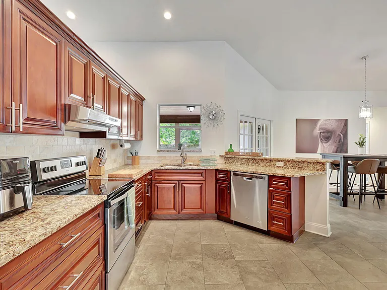 13805 Sheffield St — Photo 10