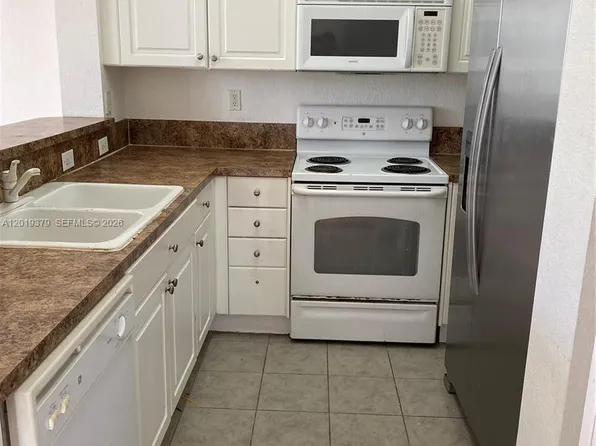 3355 NE Thirteen Circle Dr #201-28, Homestead, FL 33033
