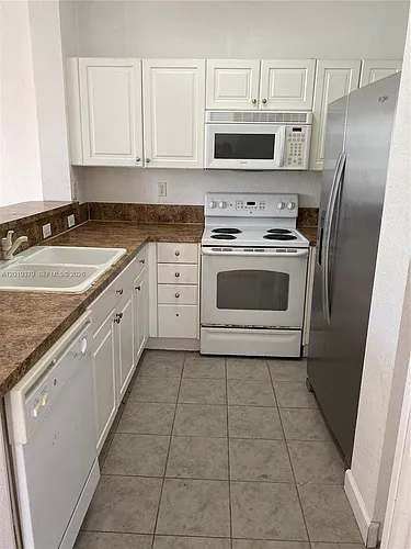 3355 NE Thirteen Circle Dr #201-28 Photo 1