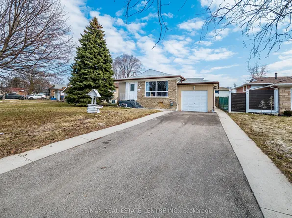 18 Northwood Dr, Brampton, ON L6X 2L2