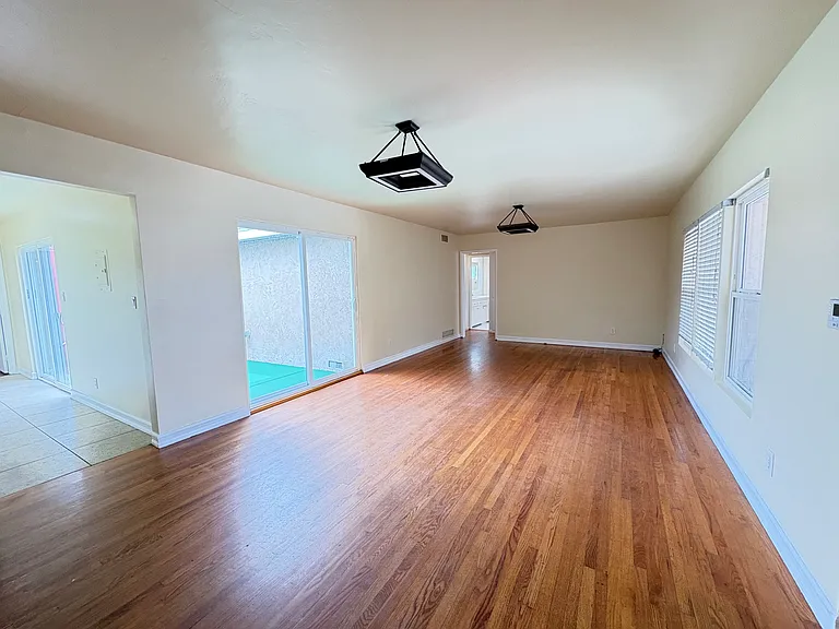 5114 63rd St — Photo 3