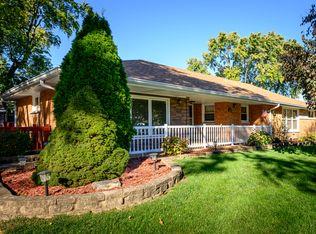 9020 S 84th Ct, Oak Lawn, IL 60457