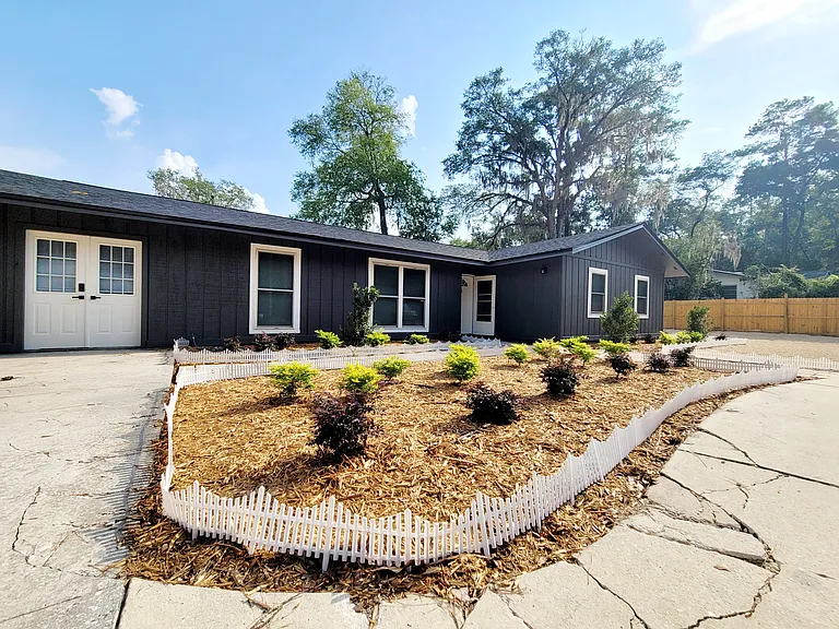 3116 W University Ave — Photo 4
