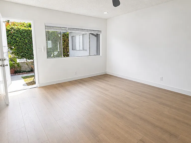 825 Hill St #B — Photo 2