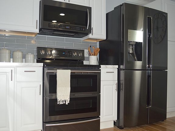 4th image of 4523 Christina Ln