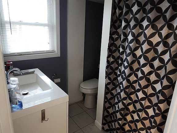 5th image of 44 Vine St Floor 2