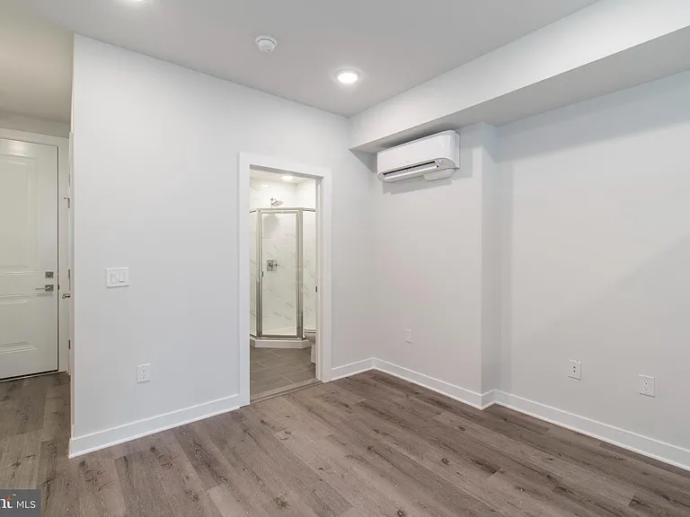 19 S 44th St #4 — Photo 10