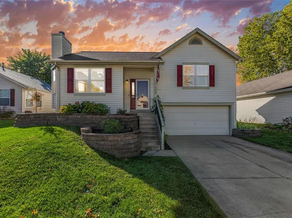 5009 Brittany Downs Dr, Saint Charles, MO 63304