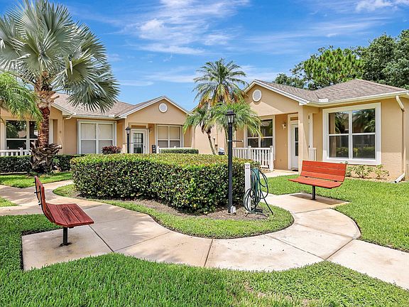 3rd image of 557 NW San Remo Circle