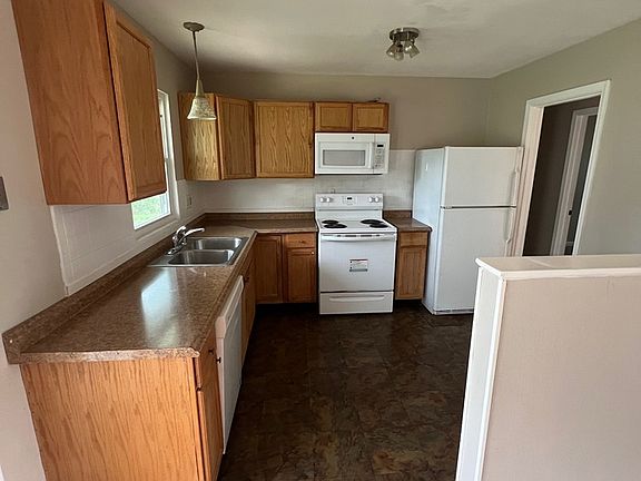 3rd image of 304 Brightsand Ct