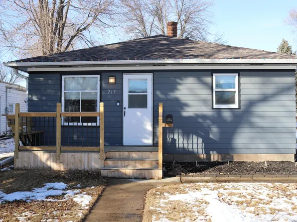 215 7th St NE, Valley City, ND 58072