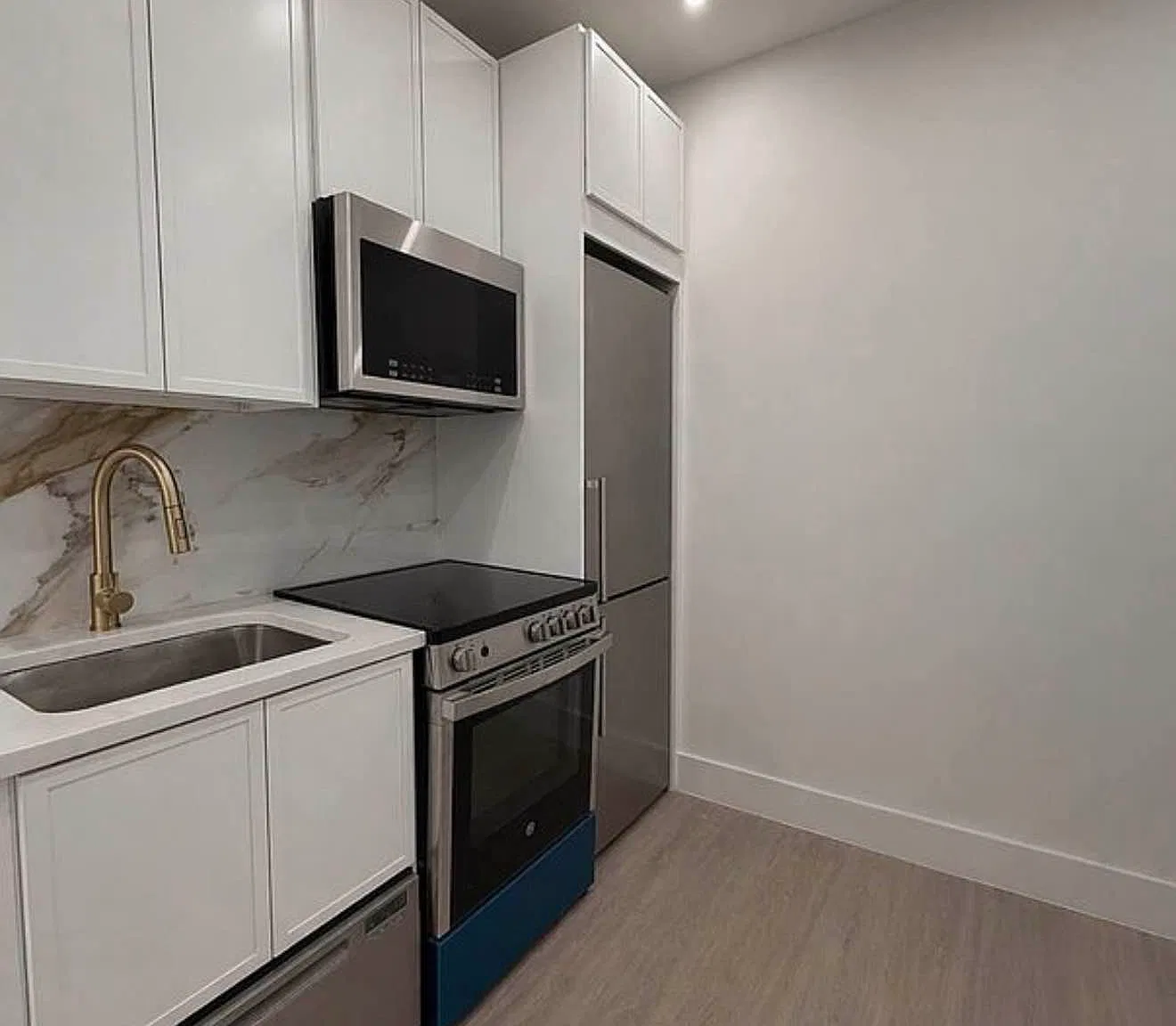 28 Bedford Street — Photo 2