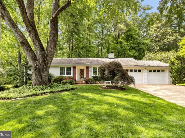 3310 Patrick Henry Dr, Falls Church, VA 22044