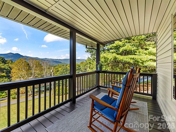 5th image of 1090 Maple Springs Dr
