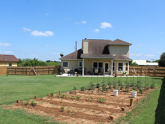 plenty of backyard room
