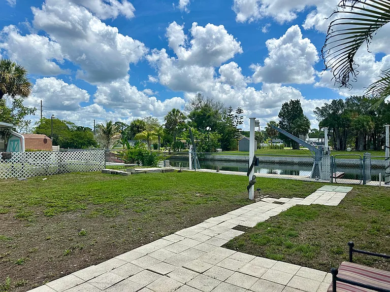 14910 Old Dixie Hwy — Photo 12