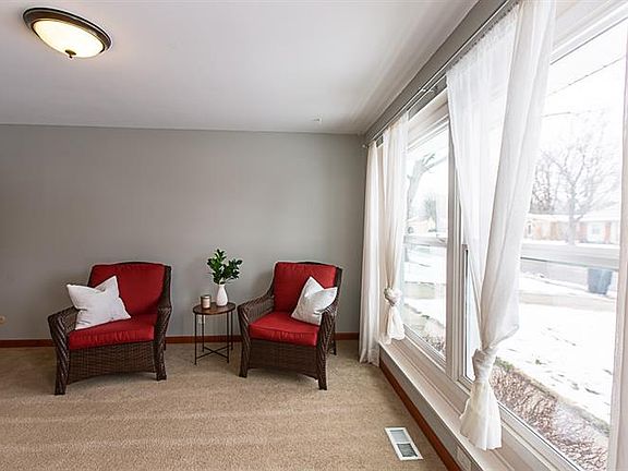 2nd image of 5017 Blackford Dr E