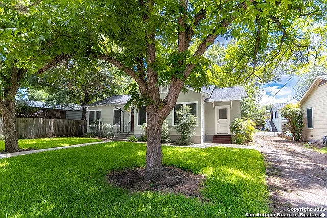 2 bed, 1.5 bath, 1460 sqft, $1,750 — Photo 2