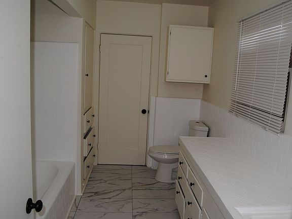 5th image of 408 Oildale Dr