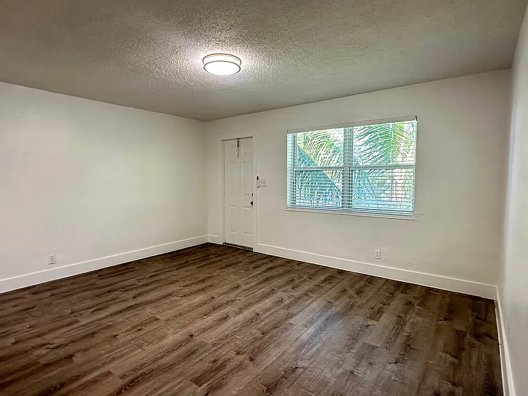 1821 Thomas St #0 — Photo 5
