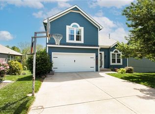 10939 N Oxford Ave, Kansas City, MO 64157