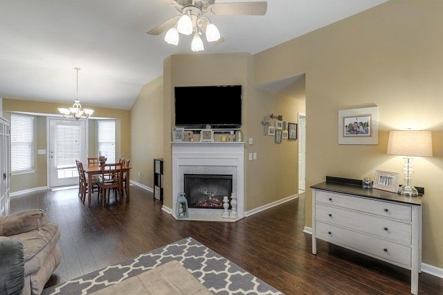 2nd image of 1001 Chaparral Dr