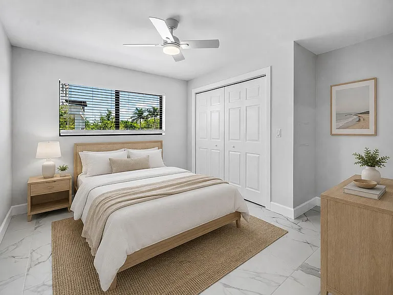 240 SW 7th St #11 — Photo 18